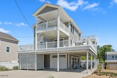 Image de Beach, pool, and incredible sunsets. Dog Friendly!