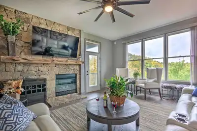 Image de Modern Mountain-View Smokies Retreat w/ Balcony