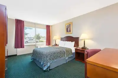 Image de Blue Way Inn & Suites Wichita East-1 King Bed Non Smoking