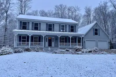 Image de 4 Bed 3 bath Manchester Vt home on large lot quiet cul de sac 2. 5 car garage!