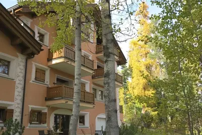 Apartment house in a fantastic location with lake view.