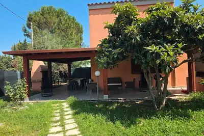 Image de Villa \"Giulia Grande\" dans la campagne près de la mer avec vue sur la montagne et jardin