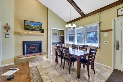 Image de 632j Mountain Villa | Summer Pool Access | Steps to the Boyne Mountain Resort