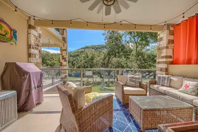 Image de Upscale, gated with a pool, direct river access! Guadalupe Riverfront!