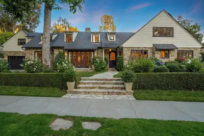 Image de Perfected Califorina indoor / outdoor living.