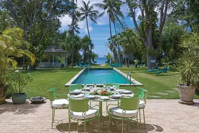 Image de Beachfront Bliss Getaway with Pool - Nelson Gay (8 bed)