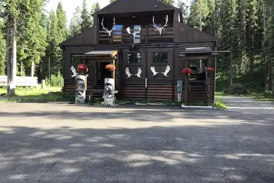 Image de Base Camp to Yellowstone and the Beartooth Pass