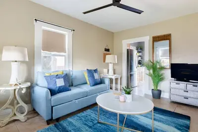 Image de Beach Retreat Oasis • Hot Tub & Fire Pit, 5-Minute Walk to Ocean