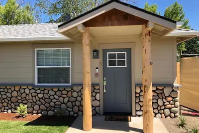 Image de Riverside Cabin 3 - (Brand New Construction)