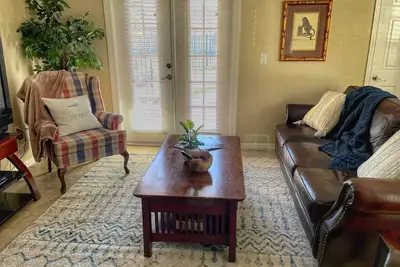 Image de Palms Paradise w\/ Patio-walk downtown or Ballpark!