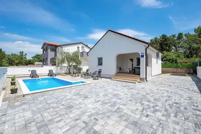 Image de Superbe maison Ă Peroj avec WiFi