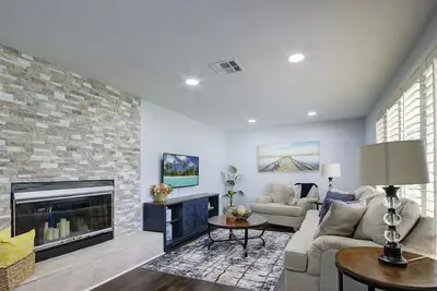 Image de Heart of Npb: Your Perfect Home Away from Home!