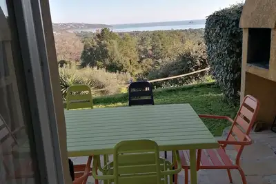 Image de Villa avec très belle vue panoramique sur la mer, au calme, jardin