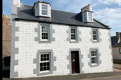Image de Beautiful Detached House, just meters from the sea