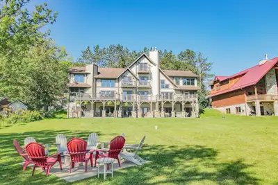 Image de Walk to Wisp! Lakefront home with fire pit and dock!