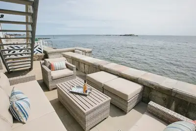 Image de Pristine Four Bedroom Beachfront Vacation Home with SUPs and Kayaks!