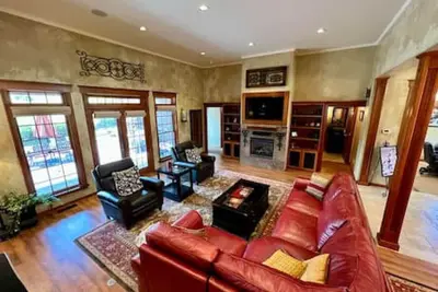 Image de Bella Vita Estate - Gorgeous Luxury Home w/Hot Tub. Local Golfing 50% off!