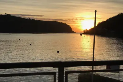 Image de Beautiful 1st floor waterfront apartment, superb views over estuary