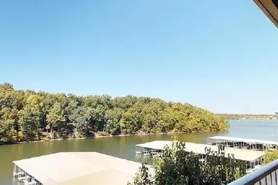 Image de Lazy Days Condo- 5 Br/4 Bath w/ 2 Lakefront Decks - Perfect for Large Families