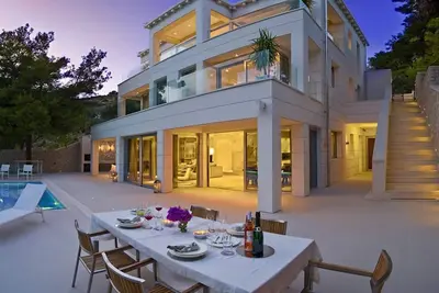 Image de Luxury Seafront Villa My Dream with private pool, Jacuzzi and staff at the beach on Brac Island - Sumartin