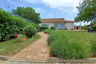 Image de Holiday House Montiron, Holidays in Lavender