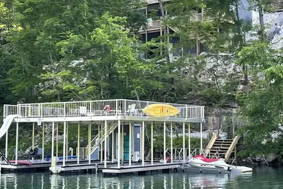 Image de New Norris Lakefront home. Party on the Docs, 2 Story dock with slide, Hot tub