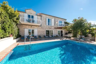Luxury Beachfront Villa Casa Mare with private heated pool and  gym right at the beach in Mirca - Brac
