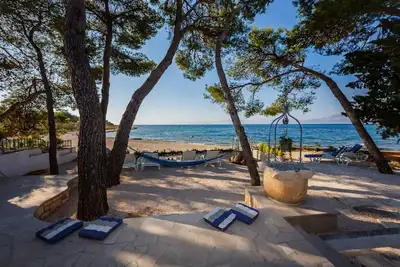 Beachfront House Summer Retreat right at the beach in beautiful bay in Mirca - Brac