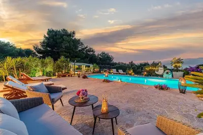 Image de Beachfront House Mir with private pool and Jacuzzi right at the beach in beautiful bay in Mirca - Brac