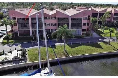 Image de Overlooking the Waterfront!