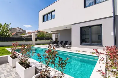Image de Luxury Villa Split Lady 1 with private pool near the beach in Split - Kastel Kambelovac