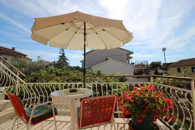 Image de Appartement de vacances pour 2-4 personnes, avec jardin avec grill, proche de la plage, climatisé
