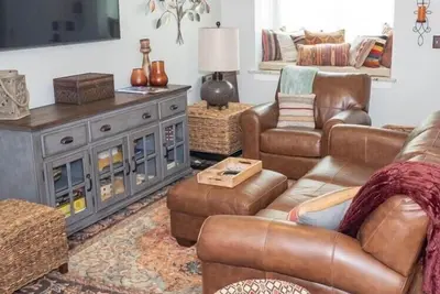 Image de Experience an awesome monthly stay at a Cozy Town House
