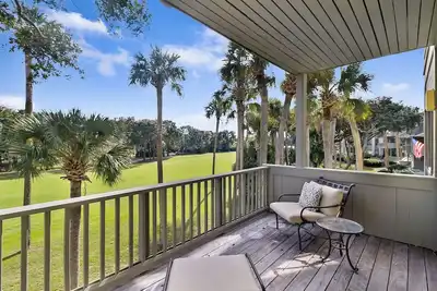 Image de Prime East Beach Location in Turtle Point with Golf Views!