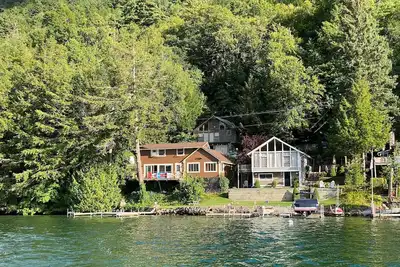 Image de Breathtaking views from charming lakefront home on  beautiful Lake George