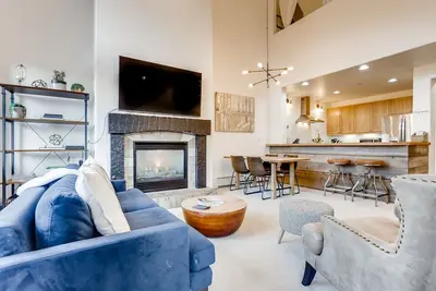 Image de Lodge at Brookside #307, Avon Penthouse-Pool, Hot Tub, and Free Ski Shuttle Right Next to Property