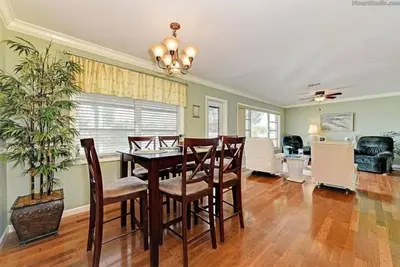 Venice Vacation Rental with backyard lakefront