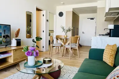 Image de Exquisite 2br apartment M-city with resort and mountains Views