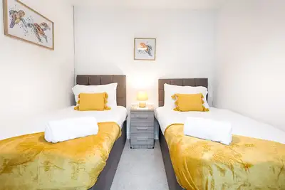 Image de Working in Swansea? 4 Bedrooms, Parking