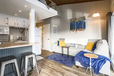 Image de Cozy Lakefront Condo - 2 Queen Beds, 1 Bath w/ Main Channel View Mm20 Osage