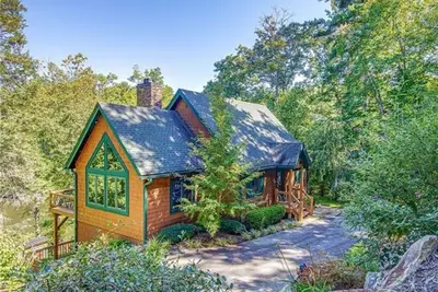 Image de Lakefront 3 bedroom cabin sleeps 10, 8 minute drive to Gorges State Park