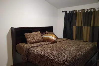 Image de Perfect for a family on a vacation, group of friends or for remote workers.