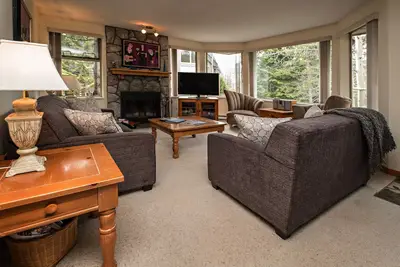Image de Fabulous two bedroom condo on the world famous Chateau Whistler Golf Course