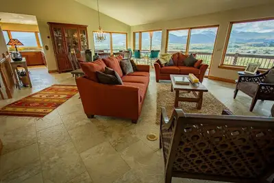 Image de This house is a 3 bedroom(s), 2. 5 bathrooms, located in Salida, Co.