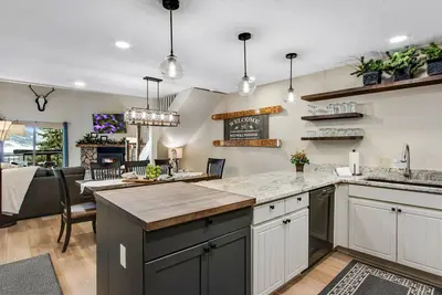 Image de Ski In/Out & Hot Tub! Trails/Shuttle/Views/Garage, 4br+Loft \"Westwall Paradise\"