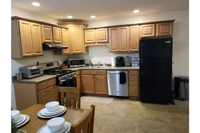 Image de Lyle and Taylor present-Spacious Private Apt