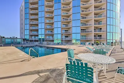 Image de Sunny Beachfront Biloxi Condo w\/ Resort Amenities!