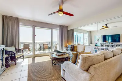 Image de 7th floor condo with ocean views, shared pool, central Ac, and washer/dryer