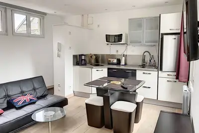 Image de Appartement Central avec Terrasse Privative, Ascenseur, et Proche Plage