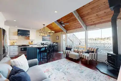 Image de Waterfront condo with bay views & shared gym - dog-friendly